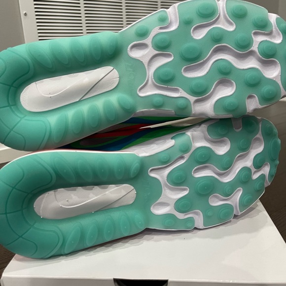Women’s Nike Air Max 270 React - Picture 4 of 4